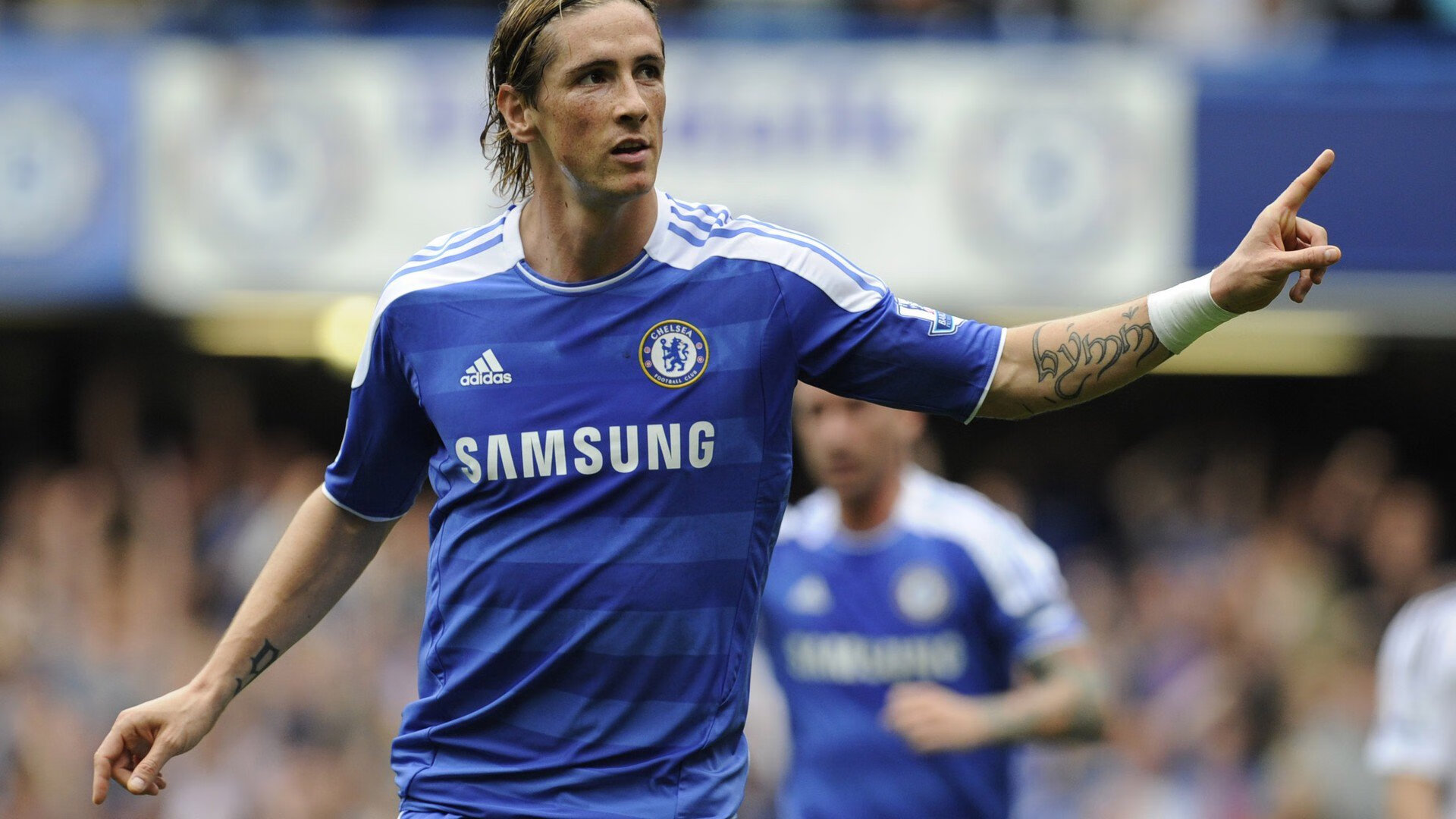 “中超联赛战火再燃，豪门争锋燃爆绿茵场”，中超传统豪门